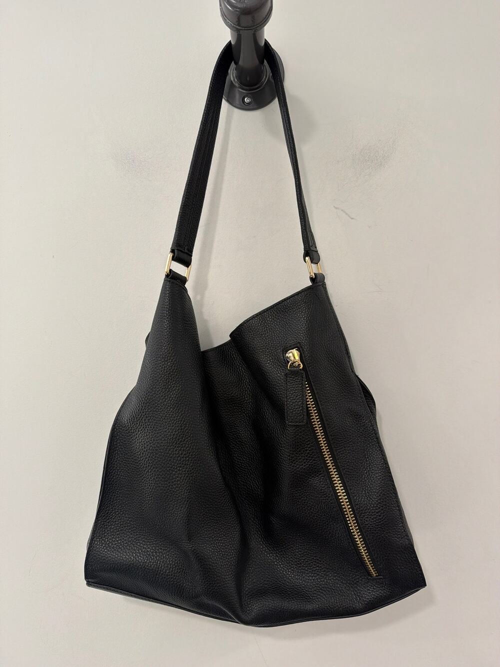 Tote Le Monde Leather Shoulder Bag Black